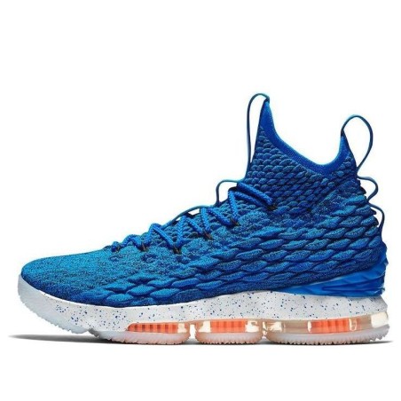 Nike LeBron 15 - Design Puissance Élégance Combinées